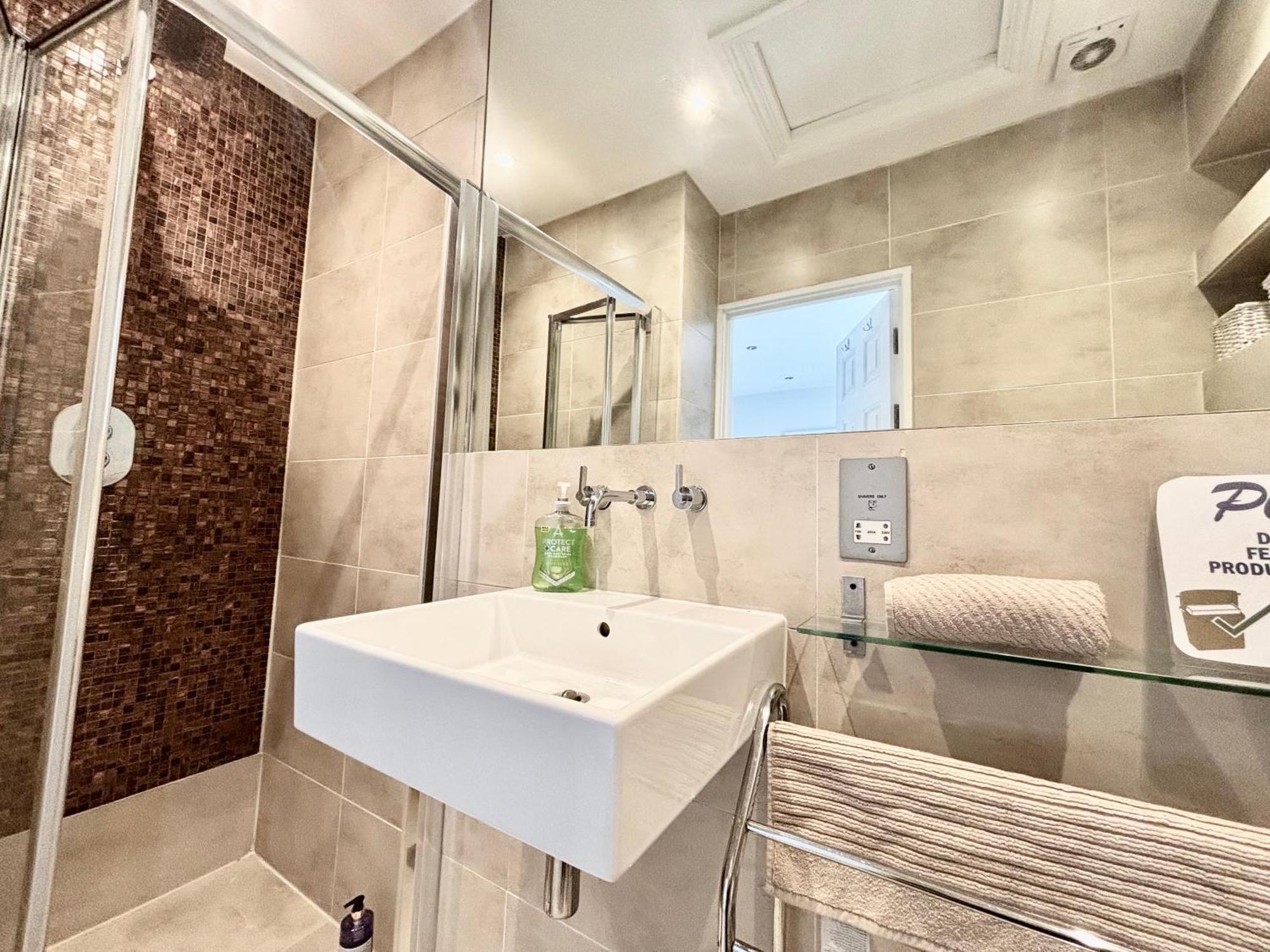 Victorian Modern Two Bedrooms Flat In West Kensington With Skyline View Londres